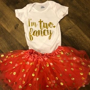 2-year-old girl birthday outfit.